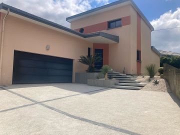 Aménagement paysager chez un particulier

Notre entreprise a imaginé à l’aide d’un visuel 3D un emmarchement suspendu pour l’entrée de cette habitation, que...