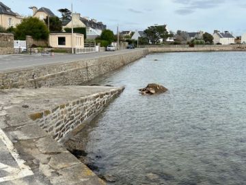 Cette semaine direction la commune de Landunvez pour une réfection des joints sur mur en pierres situé le long du Mole du port d'Argenton à proximité du...