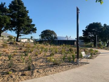 La deuxième phase de nos travaux vient de se terminer sur le site d’ Océanopolis à BREST.
Paysages d’Iroise a contribué à l’aménagement paysager atypique qui...