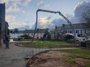 ✨ Retour sur un aménagement réalisé en ce début d’année devant l’église de Milizac ✨

Nos équipes sont intervenues pour repenser les circulations piétonnes...